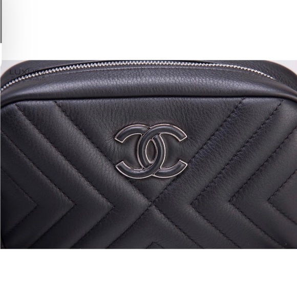 CHANEL CAMERA BAG LIKE NEW - Picture 6 of 11